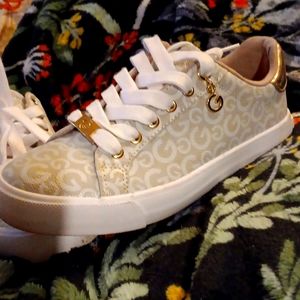 Women's shoes  GBG by Los angeles